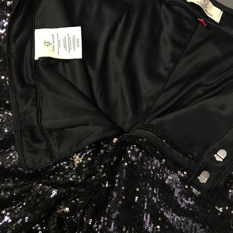 CJ By Cookie Johnson, Brown, Size: 12
CJ by Cookie Johnson Black/Bronze metalic Sequin trouser style pants size 32 (12) fully lined, Straight legs cropped at ankles, 4 pocket style, belt loops, front zipper and hook closure.
Made in USA, dry clean only
CUT# / 97245
RN # / 58539
CA#/ 19371