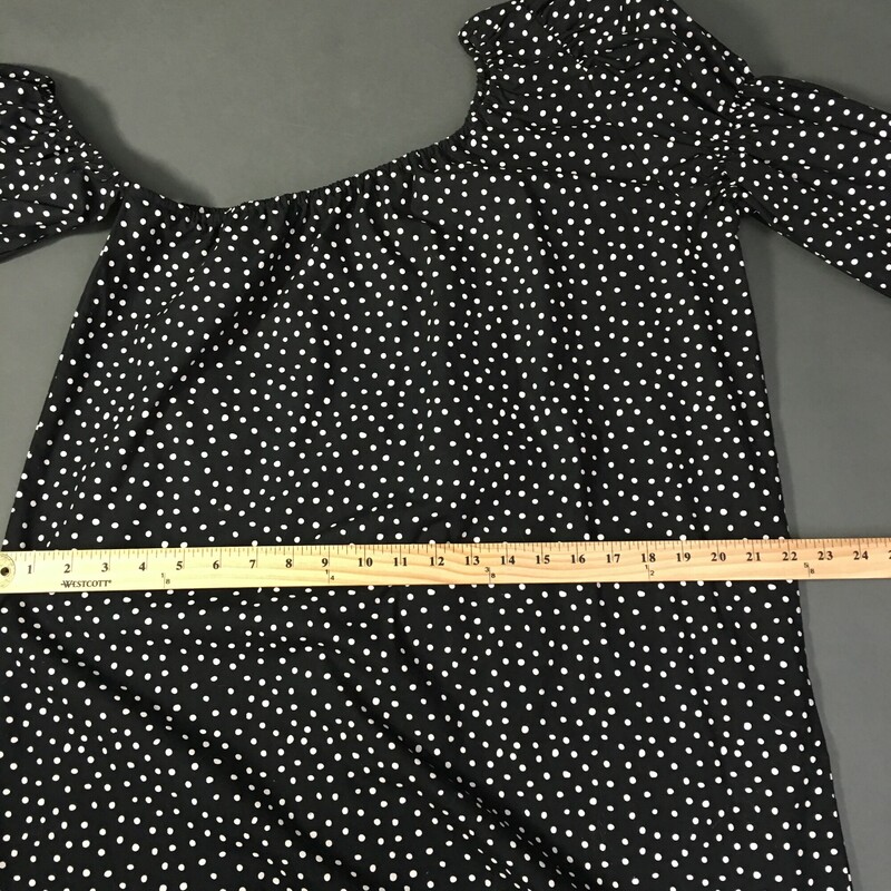 Lisadnyc, Blk/wht, Size: XL
The Drop Women's Black Polka Dot Printed Loose-Fit Asymmetric One Shoulder Puff-Sleeve Dress by @lisadnyc -  NYC-based influencer Lisa DiCicco Cahue's statement-making collection. Made of a medium-weight, non-stretch, printed cotton poplin. This loose-fit dress features an asymetric, elastic puff sleeve.  XL new with tags.