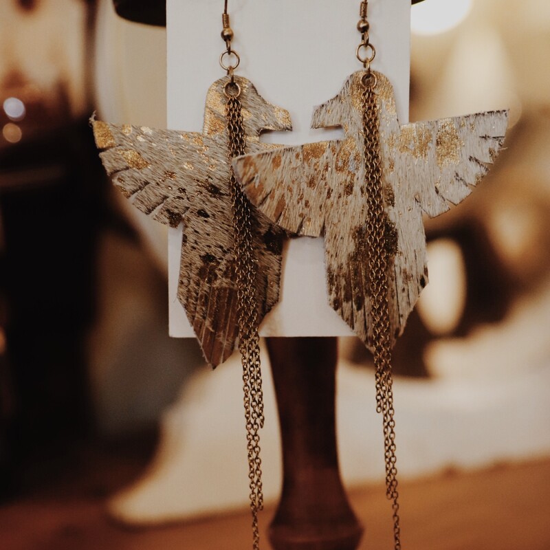 These retro wastern eagle earrings are made of white and gold speckled cowhide and small gold chains. Measuring 6 inches to the bottom of the small dainty chains.