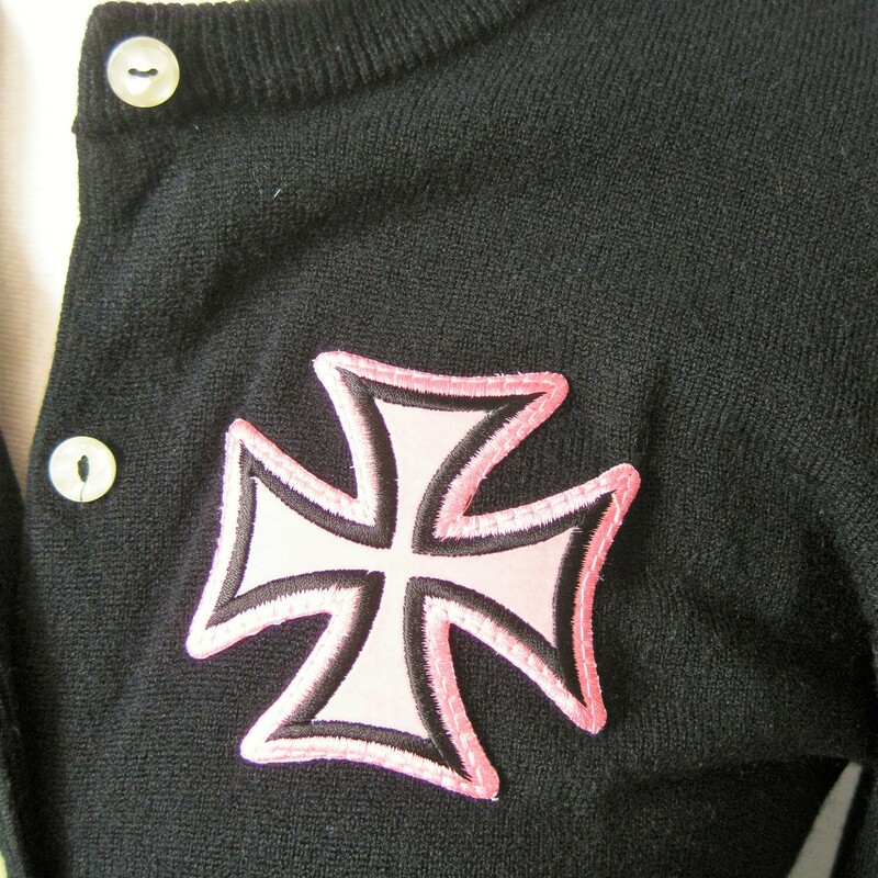 Gorgeous and ultra soft acrylic cardigan by<br />
Lucky 13<br />
black slim fit with pretty Maltese Crosses embroidered on the front.<br />
Marked size M<br />
flat measurements:<br />
shoulder to shoulder: 14.75<br />
armpit to armpit: 17.75<br />
Width at hem: 15.5<br />
underarm sleeve length: 18.5<br />
length: 21<br />
<br />
excellent condition!<br />
<br />
thanks for looking!<br />
#44704