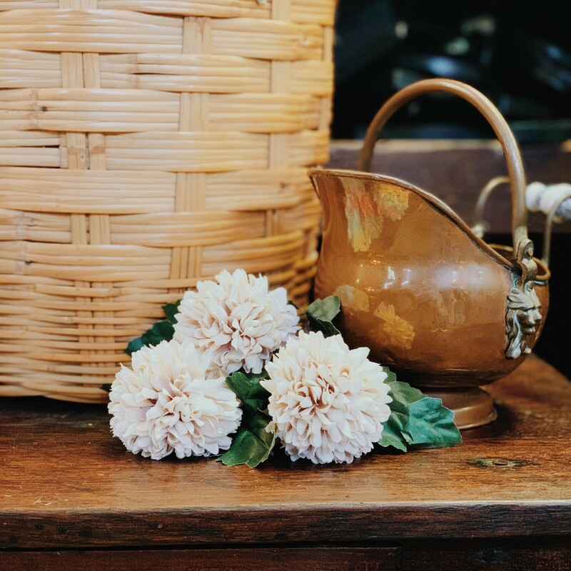 These gorgeous pompom stems measure 11 inches long and have two leaves with a white, cream color pompom flower! These adorable florals are perfect for smaller vases, or grab a few to fill a basket!