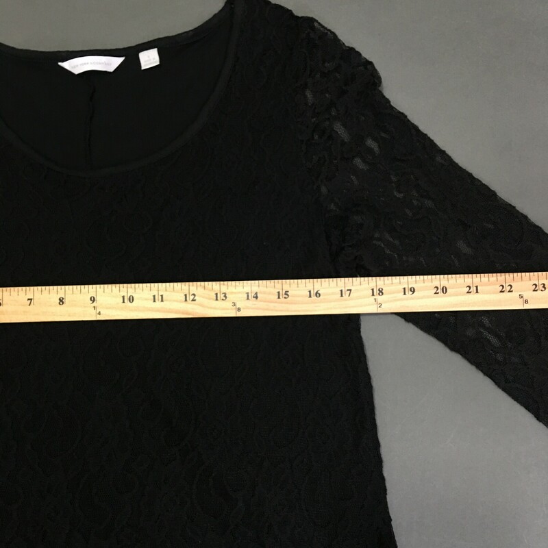New York & Company, Black, Size: Small<br />
3/4 sleeves black lace, lined black fabric. Lace have split/fork open in back design, length falls mid thigh.<br />
Made Indonesia, fabric tgaes have been cut - assuming it is a polyblend fabric - machine wash cold line dry<br />
7.80 oz