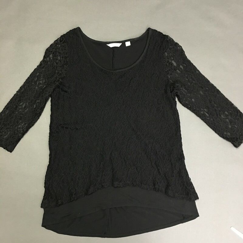 New York & Company, Black, Size: Small
3/4 sleeves black lace, lined black fabric. Lace have split/fork open in back design, length falls mid thigh.
Made Indonesia, fabric tgaes have been cut - assuming it is a polyblend fabric - machine wash cold line dry
7.80 oz