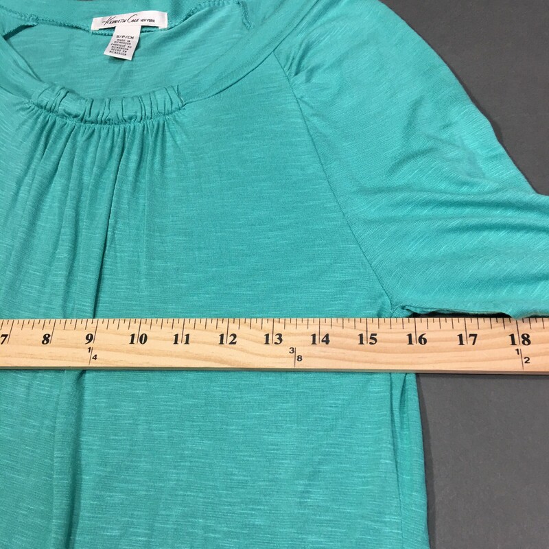 Kenneth Cole New York, Lt Green, Size: S/P light thalo green long sleeves, scoop neck line, gathered at neck and shoulders, hangs below hips. Fabric tag is cut - this is probably a cotton/poly blend, machine wash coldm dry flat, Made in Nicaragua