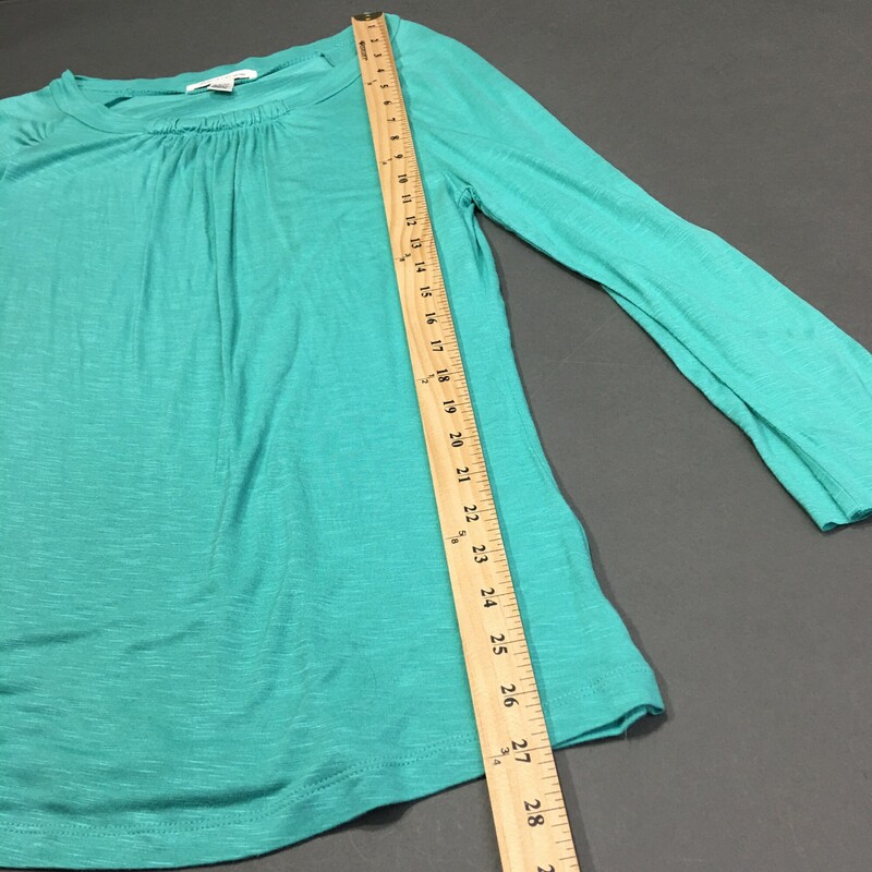 Kenneth Cole New York, Lt Green, Size: S/P light thalo green long sleeves, scoop neck line, gathered at neck and shoulders, hangs below hips. Fabric tag is cut - this is probably a cotton/poly blend, machine wash coldm dry flat, Made in Nicaragua