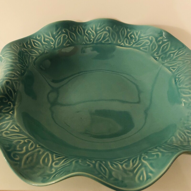 Ceramic Bowl & Ruffled Edge
Signed By Artist
Aqua