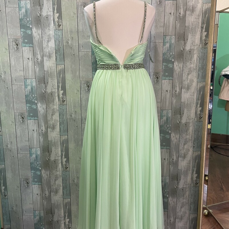 Poly USA Long Formal
Mint
Size: X Large
NO RETURNS ON PROM DRESSES