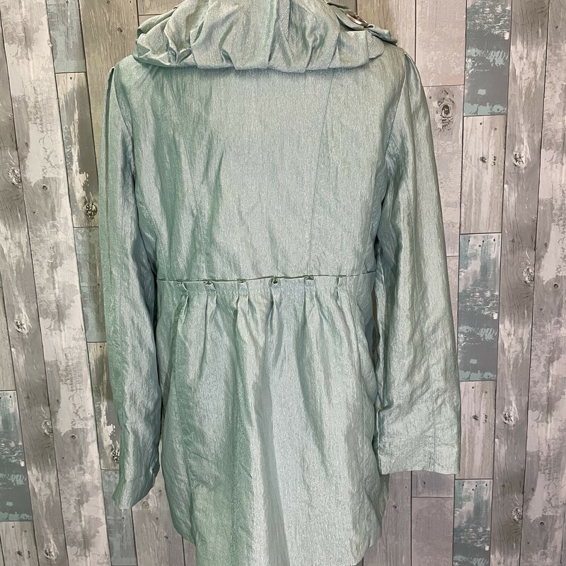 Neyelle Coat<br />
Fully lined, 2 front side pockets, oversized buttones, ruffle collar<br />
Aqua shimmer<br />
Size: Medium