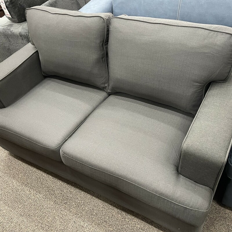 H 9327cc-2 Gray Loveseat
Call store for details