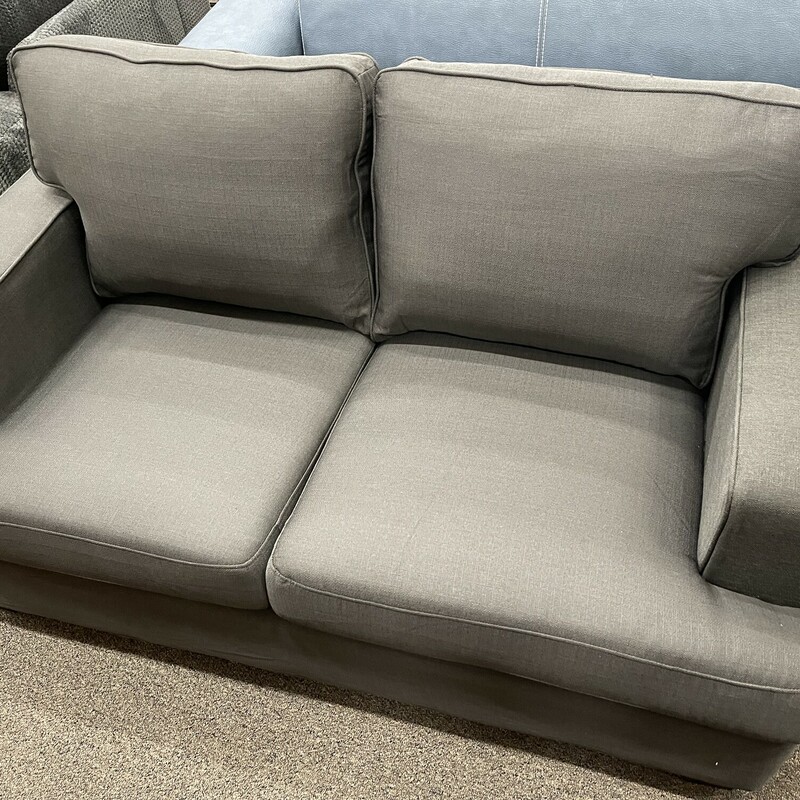 H 9327cc-2 Gray Loveseat
Call store for details