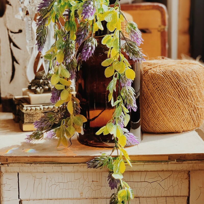 These beautiful lavender hops are absolutely stunning! Draping florals are perfect for adding a natural element to any arrangement, or stick one of these in a vase and instantly brighten any space! Each stem measures about 27 inches long.