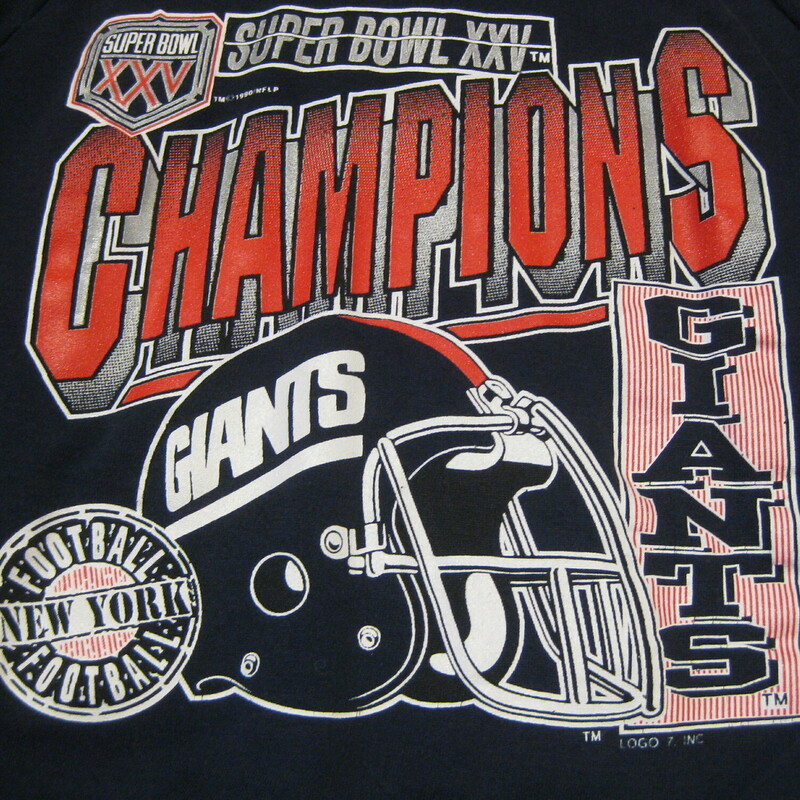 A vintage reminder of the New York Football Giants Superbowl XXV win in 1990.
Navye blue mens long sleeved sweatshirt
the back is plain
cotton poly blend
excellent pre-owned condition.
size large
flat measurements:
armpit to armpit: 21
length: 24.25
width at hem: up to 20
underarm sleeve length: 19

thanks for looking!
#45228