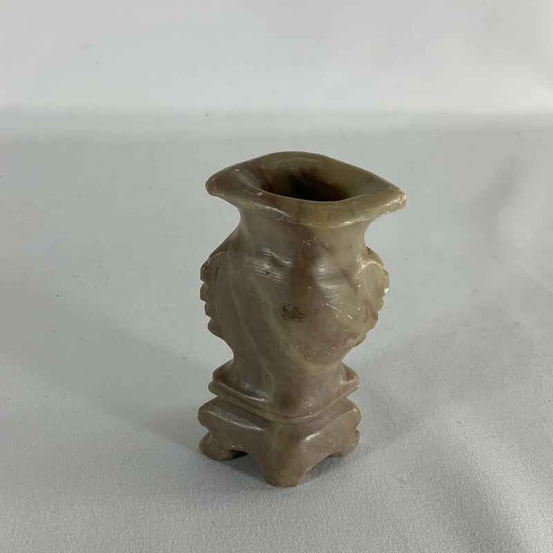 Tan colors
Carved flower
Approximately 4 x 2