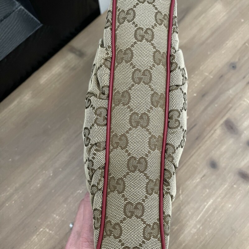 Gucci, Mono, Size: XSmall

Shipping Includes Insurance and Signature Confirmation