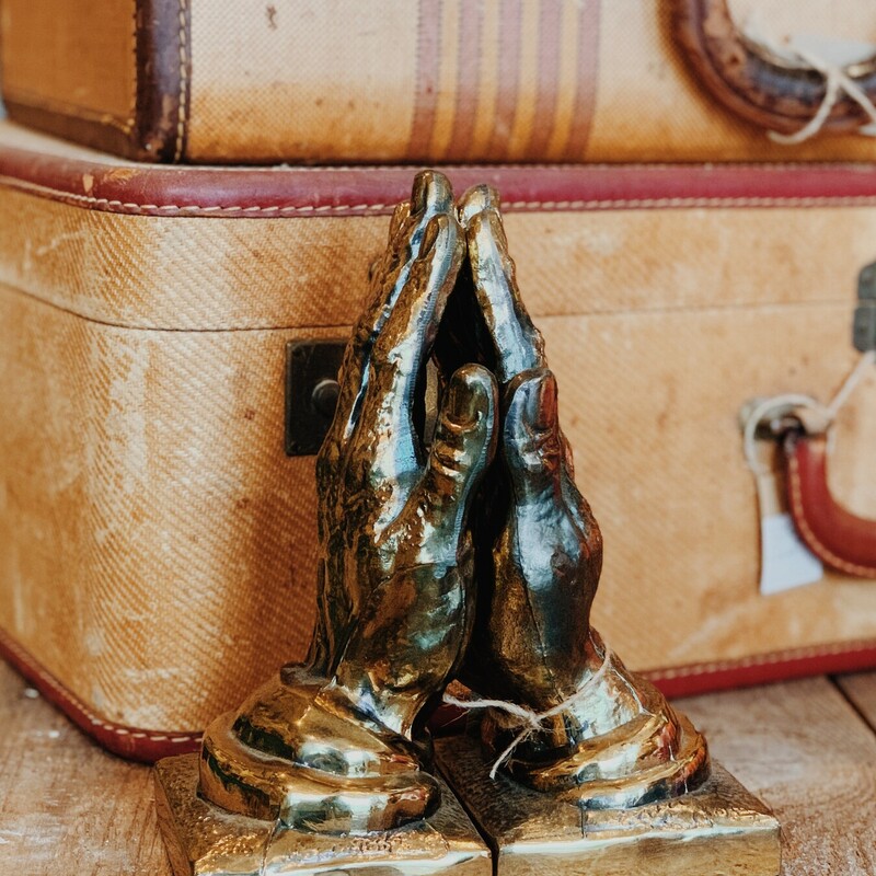 These sturdy hand statues work perfectly as vintage bookends! They measure 9 inches tall.