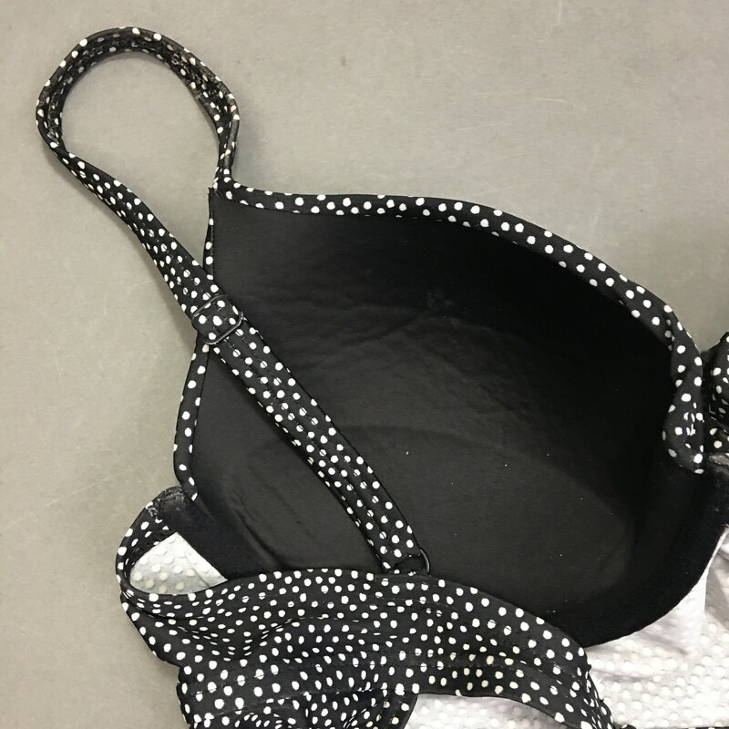 102-340 Black with white dotsTankini with built in cups, no maker, fabric or country of orign tags. shas adjustable straps, but shows fabric wear on sholder straps. Cups are in good shape, full underwire and estimated size D. There is wear on fabric. The back strap has adjustable 3 slotted hook.
6.40 oz