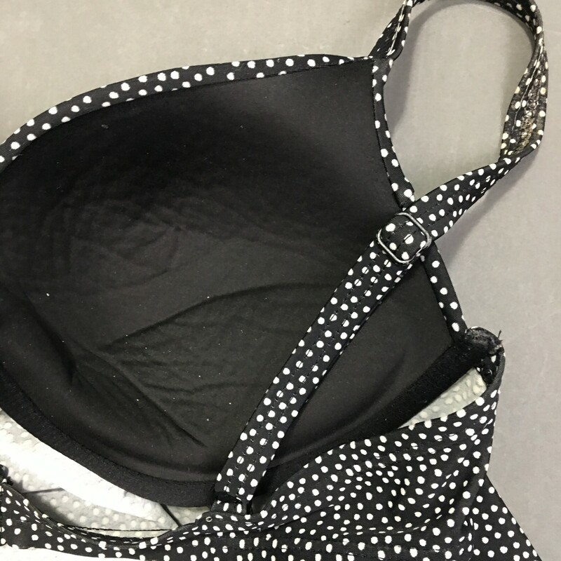 102-340 Black with white dotsTankini with built in cups, no maker, fabric or country of orign tags. shas adjustable straps, but shows fabric wear on sholder straps. Cups are in good shape, full underwire and estimated size D. There is wear on fabric. The back strap has adjustable 3 slotted hook.<br />
6.40 oz