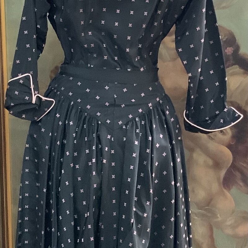 Beautiful 1950s Black and Pink Taffeta Day Dress Tag reads R&K Original<br />
In very good condition; no visible flaws Approximate measurements 44 inches long 23 inch waist 37inch bust 16 inch shoulders<br />
Size XS<br />
Elbow length sleeves with cuffs.