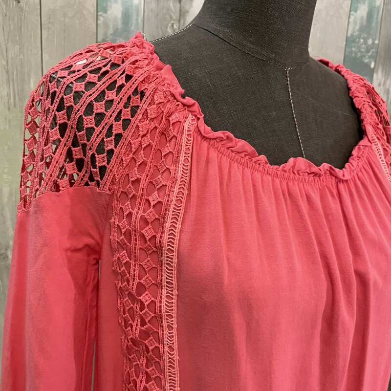Blu Pepper 3/4 Sleeve Top
Tunic length with crochet shoulder
Coral
Size: Small