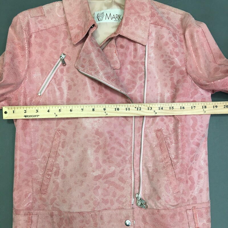 Marika, Pink, Size: Italian 44, US size 8 Petite snakeskin pattern pink leather motorcycle style leather jacket. zip front, zip exterior sleeve pocket, slant pockets on front, no interior pocket. Made in Italy, intact lining, great condition. There is some wear on the cuffs interior as had been folded up, Please see photos for measurements
1lb 11oz