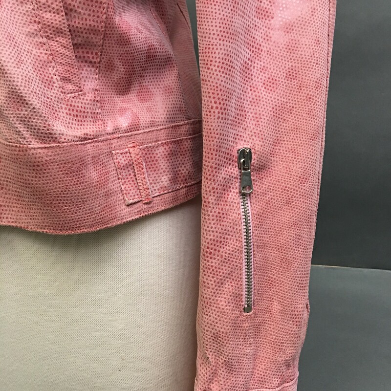 Marika, Pink, Size: Italian 44, US size 8 Petite snakeskin pattern pink leather motorcycle style leather jacket. zip front, zip exterior sleeve pocket, slant pockets on front, no interior pocket. Made in Italy, intact lining, great condition. There is some wear on the cuffs interior as had been folded up, Please see photos for measurements
1lb 11oz