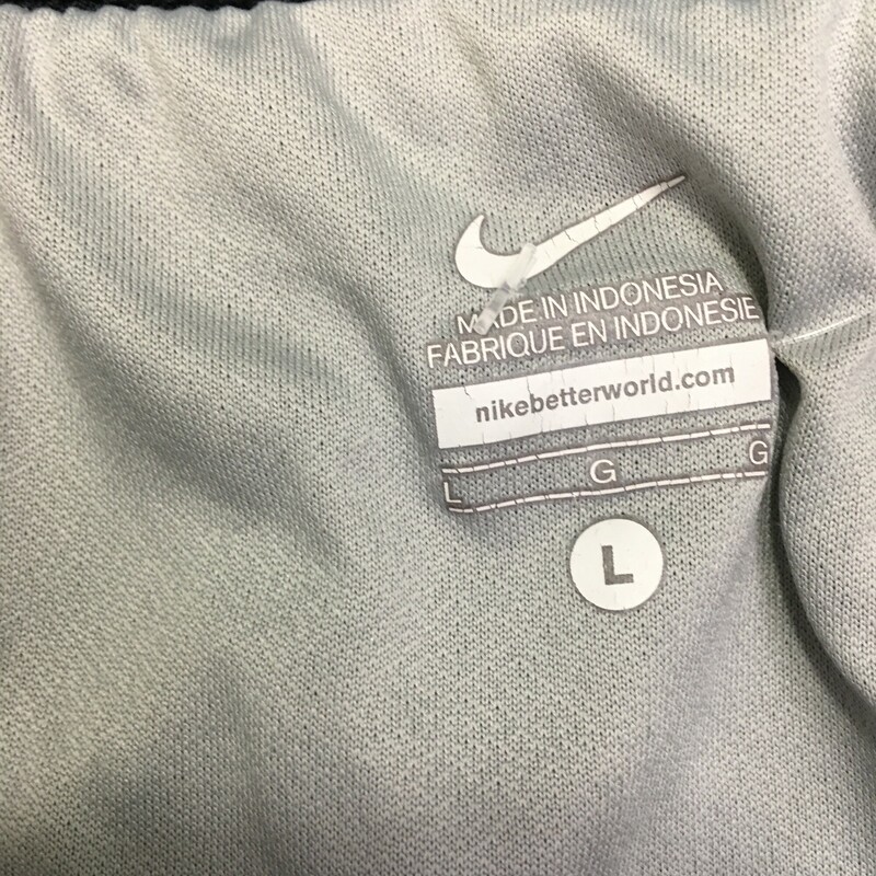 Nike Camo Athletic Shorts, Black An, Size: Large
vent sides, loose outer shorts, inside brief, inside back pocket. missing drawstring.
3.5 oz