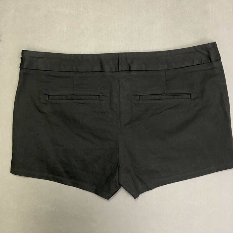 Express Casual Shorts, Black, Size: 10 99% cotton 1%spandex, side zipper, flat lined pockets,<br />
5.5 oz