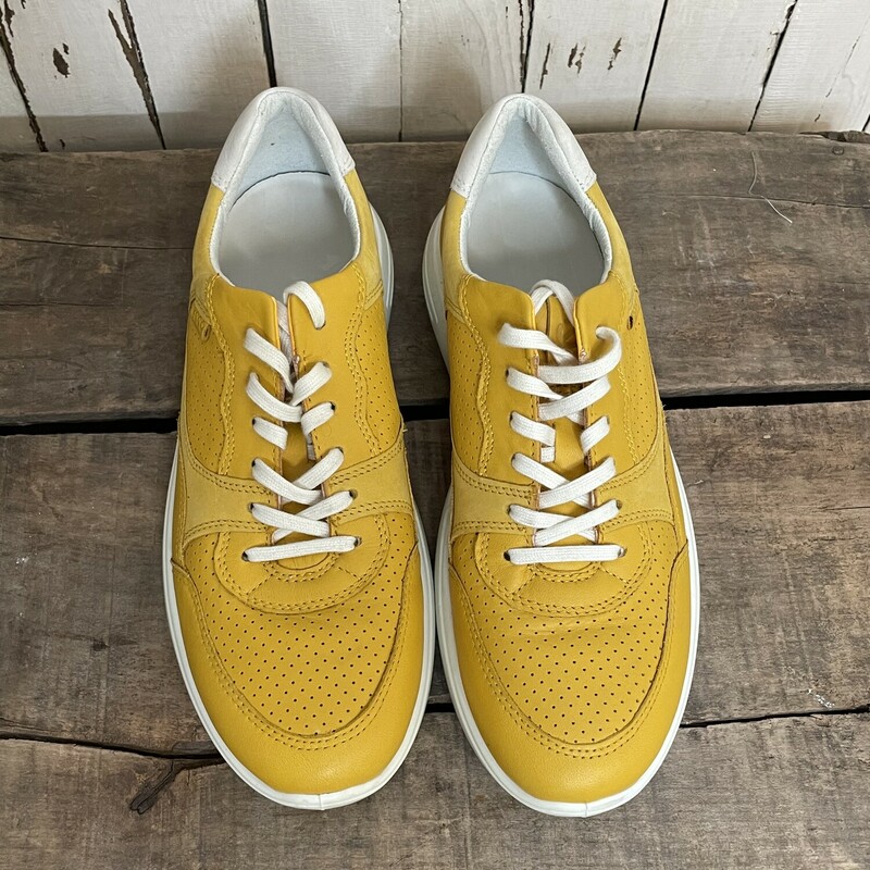 Sneakers Ecco NEW, Gold, Size: 7