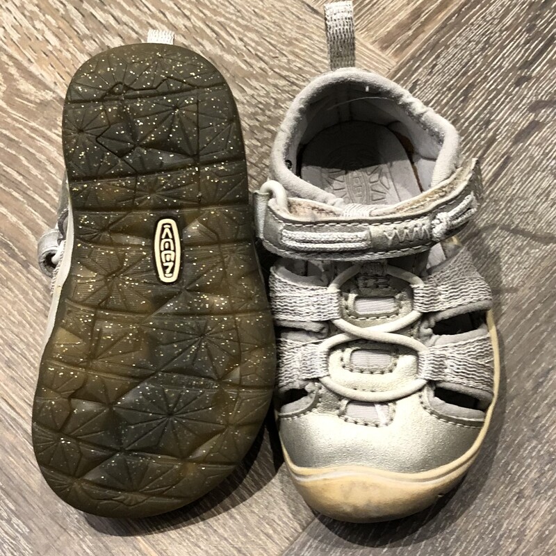 Keen Velcro Moxie Sandal, Silver, Size: 5T