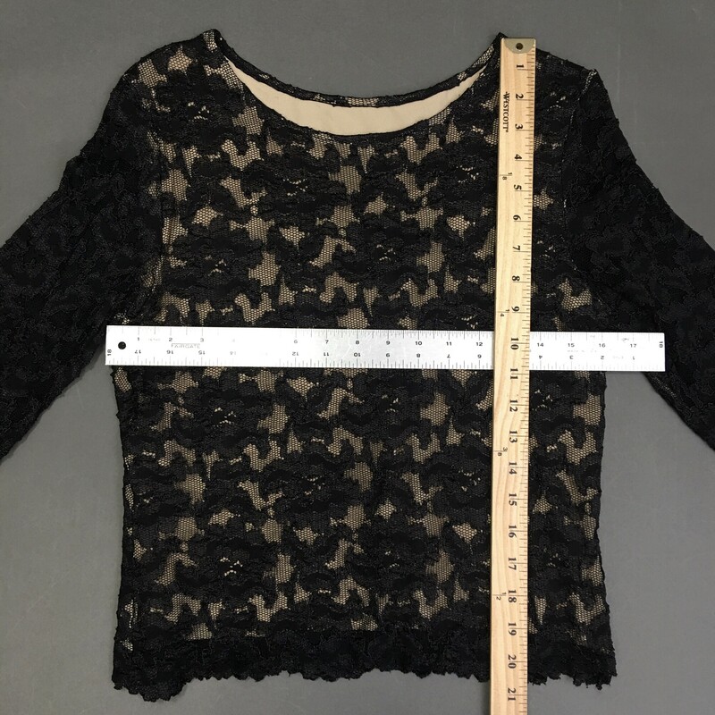 No Brand Lace, Black, Size: S/P fitted black lace with beige body lining, long sleeves not lined, round neckline, fitted, nylon-poly spandex blend. No maker or material tags
5.3oz
