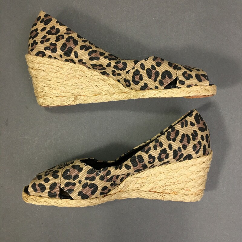 Lauren Ralph Lauren, Pattern, Size: 7.5<br />
Lauren Ralph Lauren, Pattern, Size: 7B Celia Esparadille Wedges  Canvas leopard print upper and lining,<br />
14.9 oz