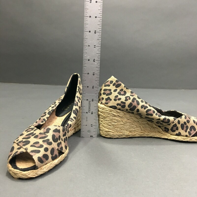 Lauren Ralph Lauren, Pattern, Size: 7.5<br />
Lauren Ralph Lauren, Pattern, Size: 7B Celia Esparadille Wedges  Canvas leopard print upper and lining,<br />
14.9 oz