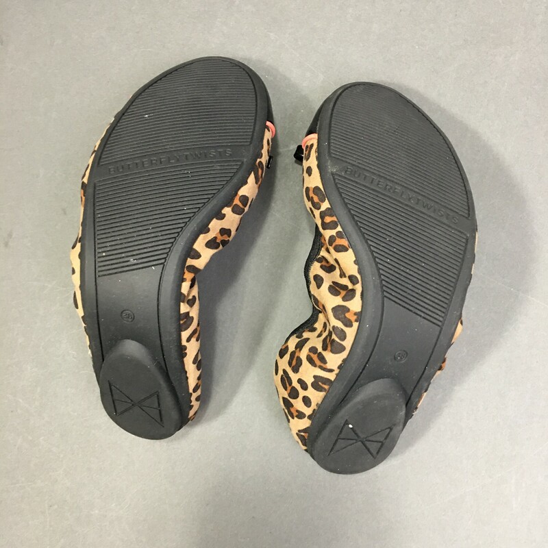 Butterfly Twists, Pattern, Size: 7
Butterfly Twists, Pattern, Size:7 / 38 Patent leather toes, leopard print, very nice condition
8.3 oz