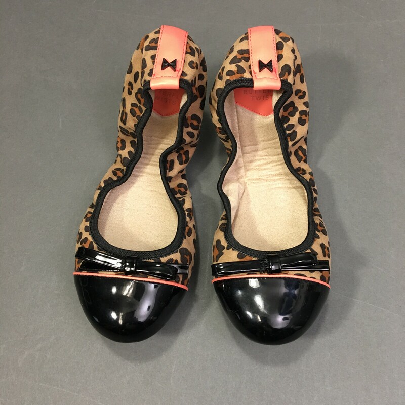 Butterfly Twists, Pattern, Size: 7
Butterfly Twists, Pattern, Size:7 / 38 Patent leather toes, leopard print, very nice condition
8.3 oz