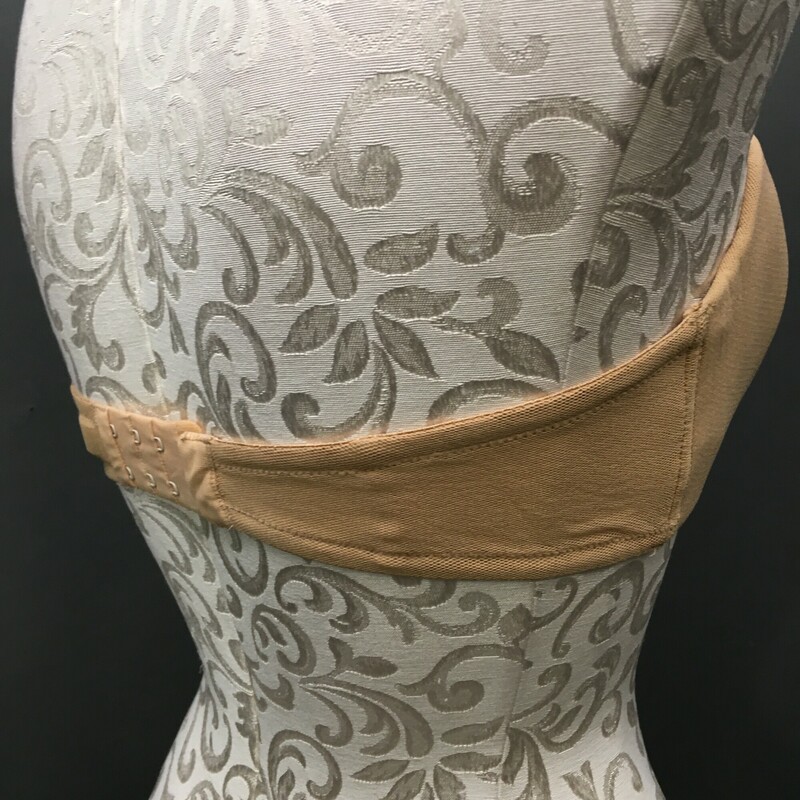 Cosa Bella Strapless, Beige, Size: 36C mesh fabric covering soft cups, underwire. Cosa Bella made in Italy,  100% nylon size 4
1.6 oz