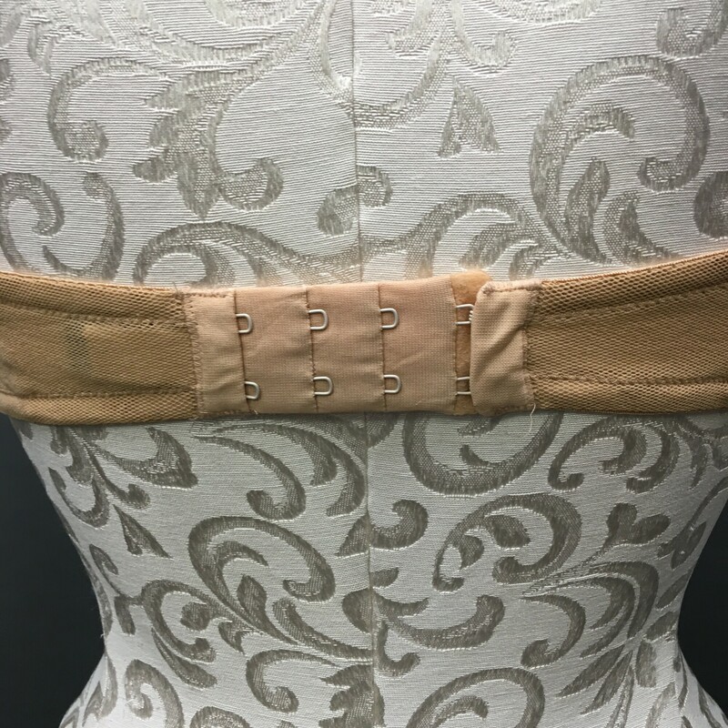 Cosa Bella Strapless, Beige, Size: 36C mesh fabric covering soft cups, underwire. Cosa Bella made in Italy,  100% nylon size 4<br />
1.6 oz