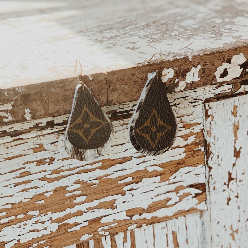 These gorgeous upcycled, handmade earrings were made from an authentic Louis Vuitton bag!

They earrings measure 2.5 inches long.

Resurrect Antiques is not affiliated with the LV company.
The bag's date code is SP0927