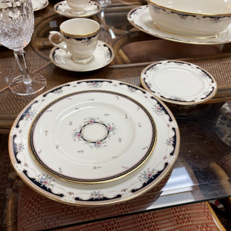 Lenox Ambassador Collection Hartwell House China, 42 pcs (8 - 5pc Place Settings + Platter + Oval Serving Bowl)