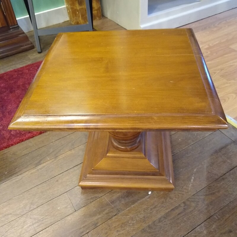 Sm Sq Pedestal End Table

Small square pedestal wood end table. Great for small spaces!

Size: 19 in wide X 19 in deep X 16 in high