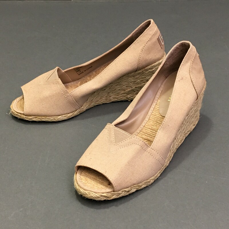 Ralph Lauren Canvas Espadrill, Beige, Size: 7  open toe, 2 1/2 \" heel wedge, very clean soles, not worn.<br />
15.2 oz