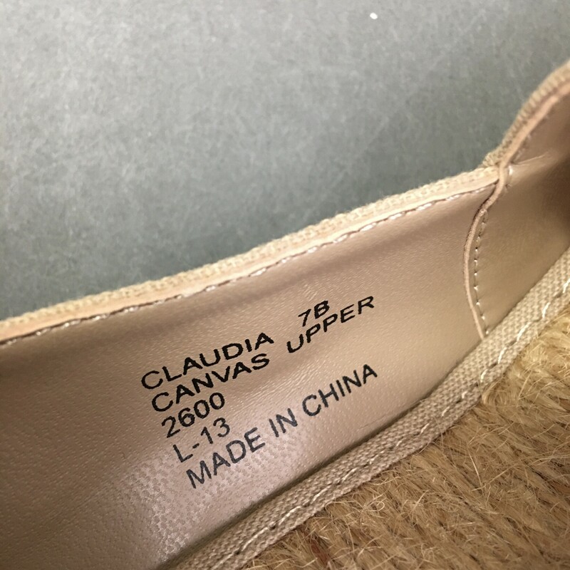 Ralph Lauren Canvas Espadrill, Beige, Size: 7  open toe, 2 1/2 \" heel wedge, very clean soles, not worn.
15.2 oz