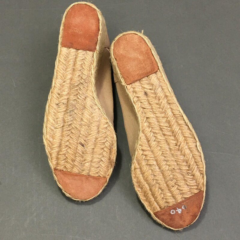 Ralph Lauren Canvas Espadrill, Beige, Size: 7  open toe, 2 1/2 \" heel wedge, very clean soles, not worn.
15.2 oz