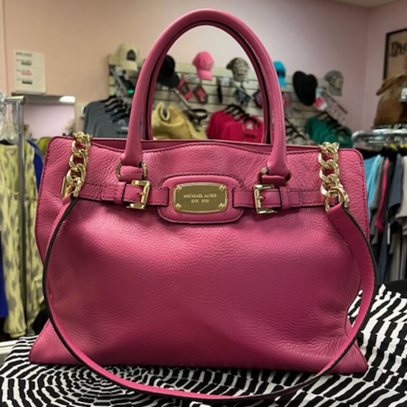 Michael Kors Hamilton Large EW Tote
This large, authentic Michael Kors tote is the perfect addition to your closet! It has enough room for everything you’ll need for the day and will give any outfit a glamorous pop of color. The leather of this bag is super high quality. It has gold hardware and a gold logo plate, snap top closure, middle compartment with zip closure, inside zipper pocket, and 4 internal pouches. It’s in like New Condition.
 It is elegantly detailed with gold-toned hardware and whip-stitching around the frame. This is bag is a perfect large satchel for all your busy weekdays and leisure weekends!
Measurements: 14”L x 5.5”W x 11”H
This tote originally retails for : $368.00