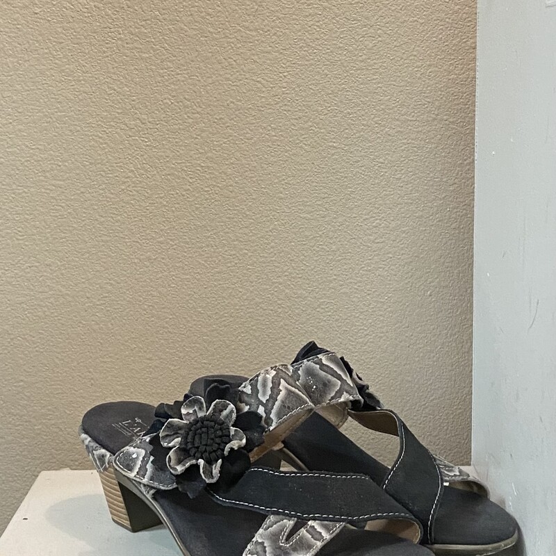 NEW Gry Pat Lther Sandal