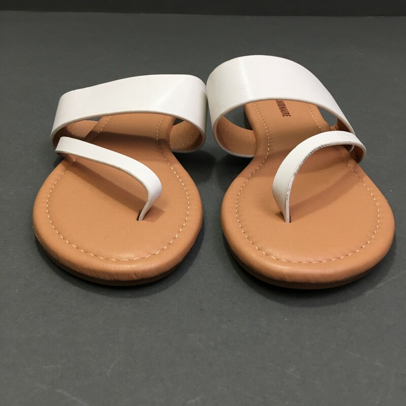 Cushionaires Thong-toe, White, Size: 7<br />
Meet Quiche, a pair of lightweight ultra-comfortable sandals from CUSHIONAIRE. These cute thong sandals feature a vegan leather upper paired with a soft insole lining and a premium Comfort Foam insole,<br />
Vegan Leather Upper<br />
Soft insole lining<br />
Premium Comfort Foam Insole<br />
Lightweight and flexible outsole<br />
.75 inch heel<br />
<br />
12.1 oz