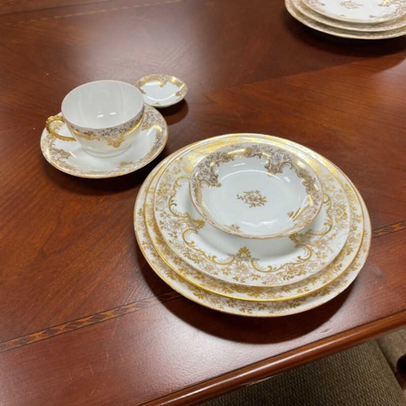 Vintage Gold A. Lanternier & Co Limoges France China Lazarus Strauss & Sons, 45 Pcs -
4 cups (2 with cracks)
4 saucers
8 dinner plates (1 with cracks)
8 salad plates
7 bread plates
3 small bowls
8 soup bowls (1 with cracks)
4 salt cellars