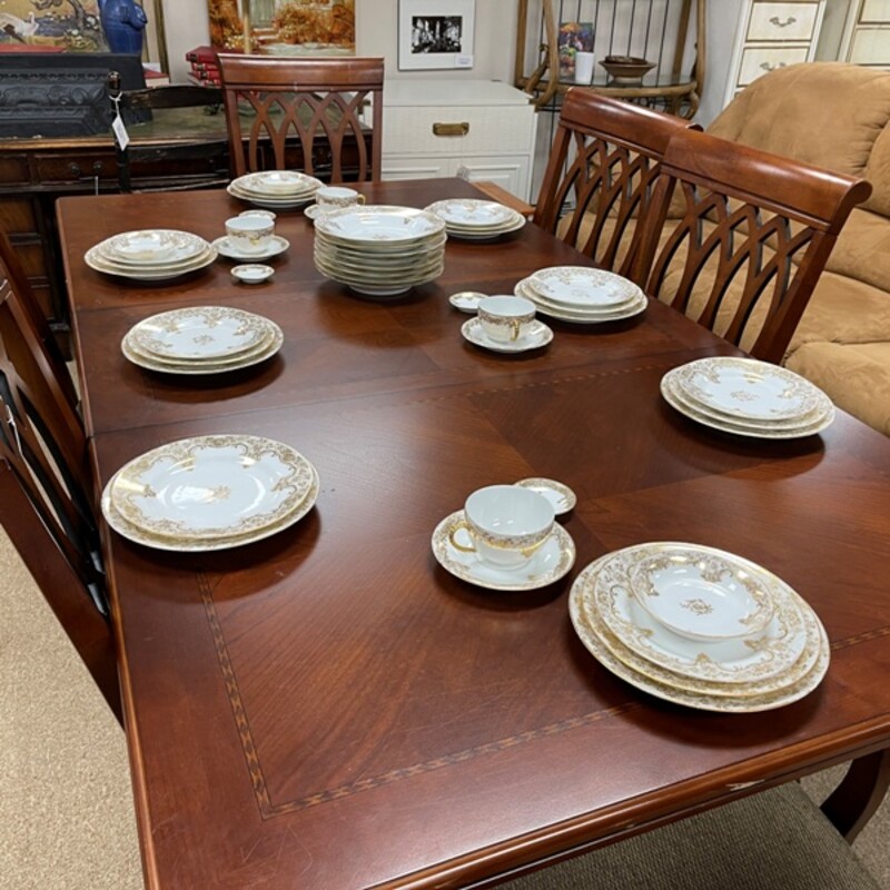 Vintage Gold A. Lanternier & Co Limoges France China Lazarus Strauss & Sons, 45 Pcs -<br />
4 cups (2 with cracks)<br />
4 saucers<br />
8 dinner plates (1 with cracks)<br />
8 salad plates<br />
7 bread plates<br />
3 small bowls<br />
8 soup bowls (1 with cracks)<br />
4 salt cellars