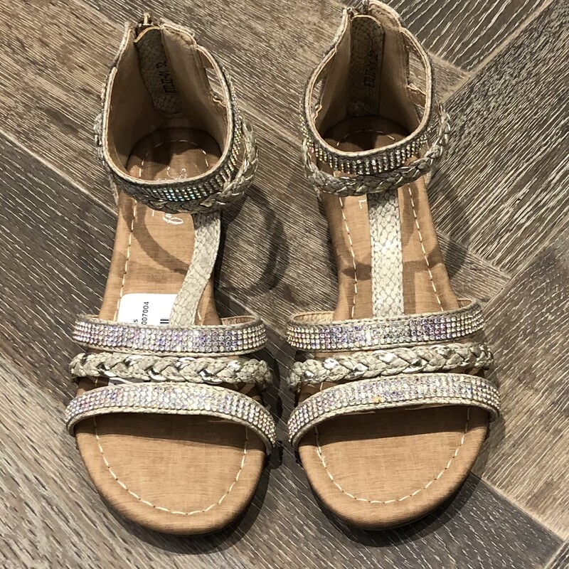 Taxi Girl Sandals, Gold, Size: 13Y
Original Size 32
