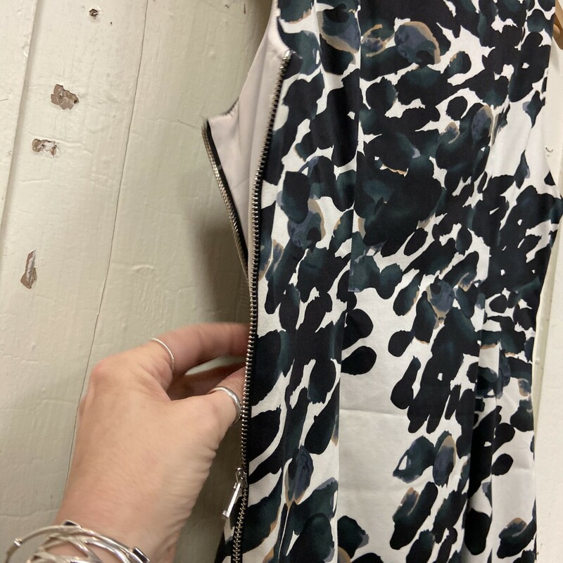 Cr/bk Wtrcolor Silk Dress
Crm/blk
Size: 8 R $158