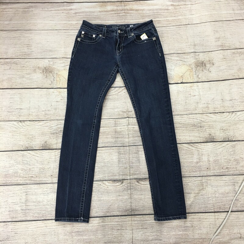 Miss Me Jeans
Size 30 (equivalent to 10 or a medium in womens)
Skinny style ankle